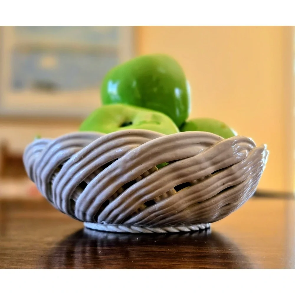 Vintage (1970s) Ceramic Majolica Green Apple White Lattice Basket Made In Italy